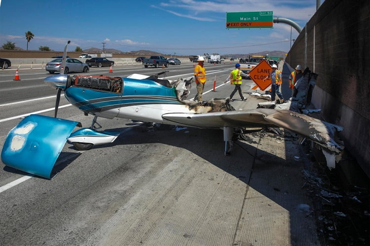 usa-a-small-plane-crashed-during-an-emergency-landing-on-the-road